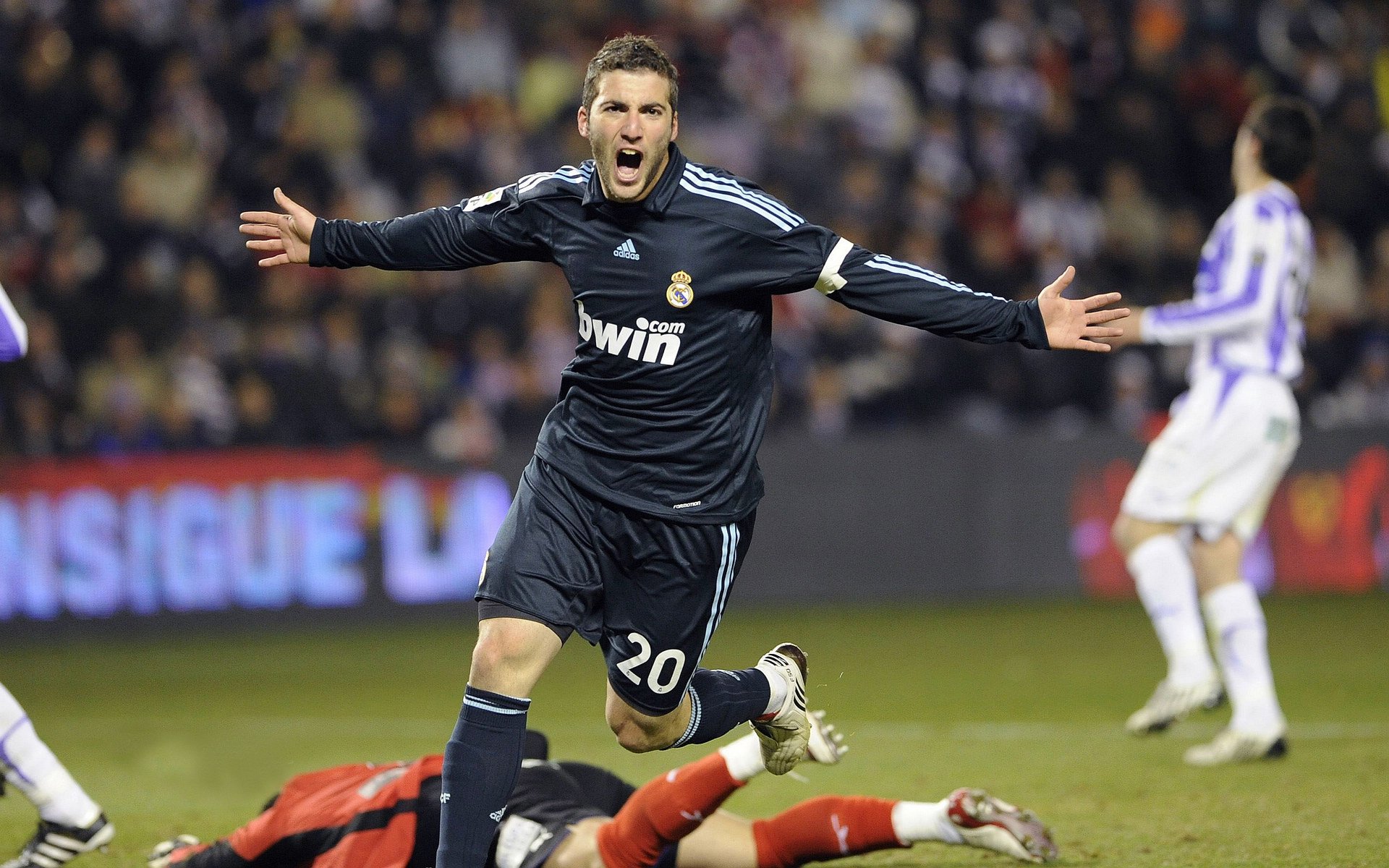 开云官方网页登录-令人惋惜的遗憾：欧冠中的“悬念瞬间”，欧冠精彩片段